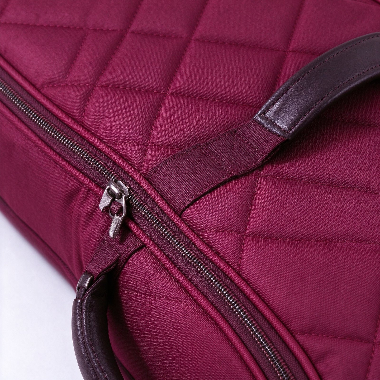 Atelier Wine Red Quilted Acoustic Guitar Gig Bag - Image 2